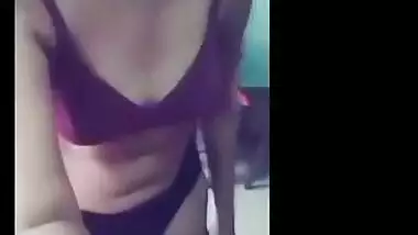 XXX breast of Desi girl deserve to be exposed in self-made porn movie