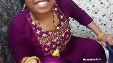 Indian desi bhabhi bathing.
