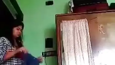 Man set camera in Desi girlfriend's room to film her XXX naked body