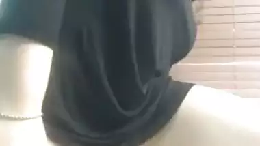 Big ass Paki naked striptease MMS