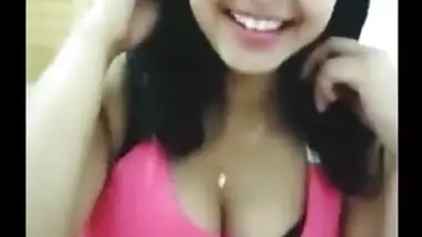 Desi sexy banglore girl manju kumari showing her erotic milky cleavage