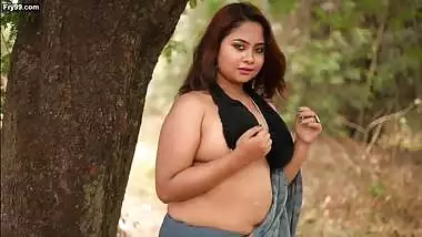 Big boobs model Parna photoshoot video – 4