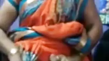 Desi village bhabi show her sexy pussy