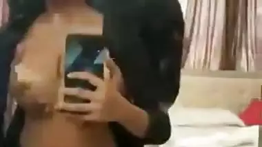 Girlfriend big boobs pressing viral MMS in hotel