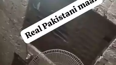 Real Pakistani mature aunty sex and viral blowjob