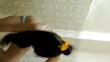Bathing Selfie MMS Of Desi Hot Teen Chick
