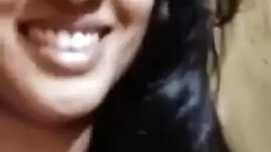Huge natural tits of Desi webcam model make a man want XXX session