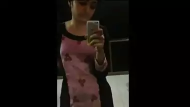 indian babe filming her selfie