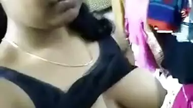 Desi babe satisfies BF's sex fantasy by showing XXX boobs and bush