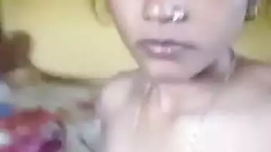 Hot Look Indian Girl Showing Her Boobs And Pussy