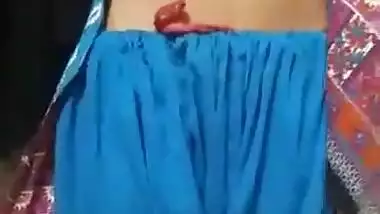 Sexy Punjabi Teen Exposing Boobs