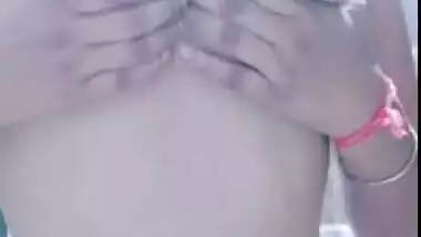 Sexy Desi Girl Showing Her boobs and Pussy