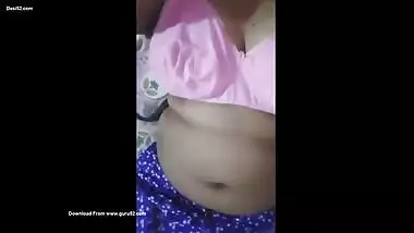 Sexy Tamil girl Showing Her Boobs 2 clips
