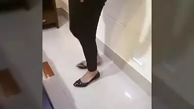 Desi bhabi parul showing boobs in hotel room