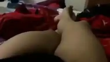Desi52 indian hot MILF aunty her virgin pussy fingering show bf video
