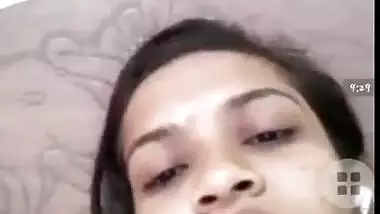 Lankan Girl Showing Her Pussy