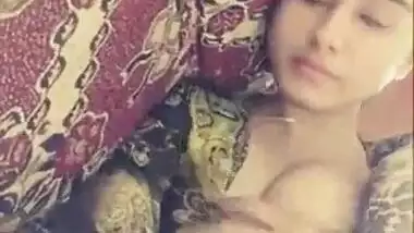 Mumbai horny girl showing big boobs and fingers