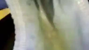 Indian girl pissing video to make your mood erotic