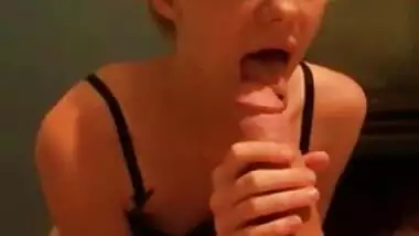 GF with Glasses Performs Fellatio 