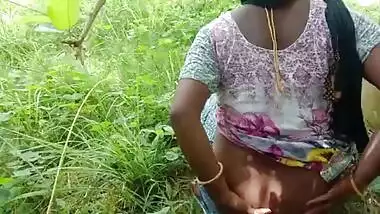 Outdoor Aunty sex video of a desi milf and a pervert
