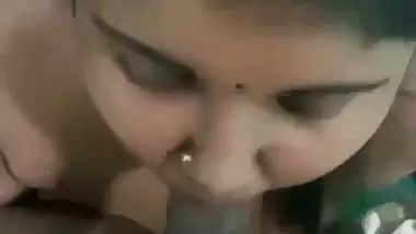 Chubby bhabhi sucking dick viral sex MMS part 1