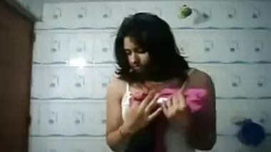 Desi bengali girl Self shoot bathroom she need a dick