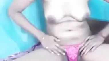 Small sex toy masturbation video of Indian randi
