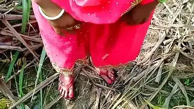 Outdoor XXX video where the lover ejaculates in Desi wife's pussy