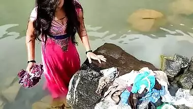 Housewife of Desi origin spends the day by washing clothes and XXX sesh