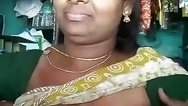 Tamil Bhabhi Shows her Boobs
