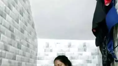Super Horny Indian Girl Show’s Nude Body and Dancing Part 1