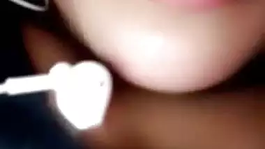 Paki girl showing boobs and pussy on video call