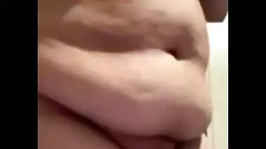 BBW desi nude applying body lotion viral video call