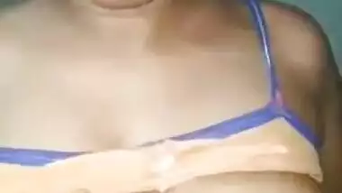 Indian aunty with full lips takes charms to light focusing on muff