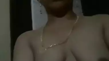 Indian aunty finds a camera and decides to film solo XXX video