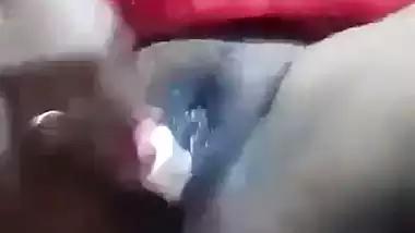 Nude desi Muslim lady fucks her pussy with a plastic dildo