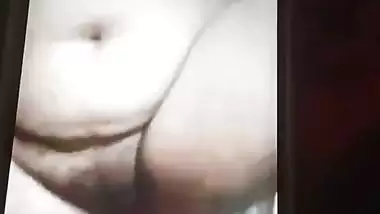Standing masturbation using bittle by big boobs GF