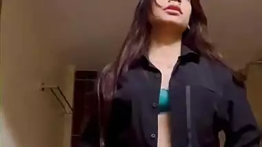 Desi fsi boob showing girl pussy rubbing