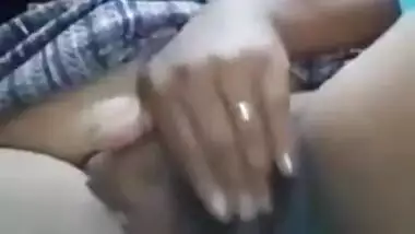 Horny Mallu Aunty Fingering Her Wet Pussy