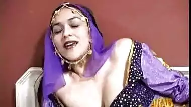Muhamma Kabul - Pakistani MILF loves Arab cum.
