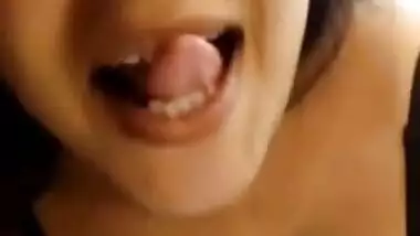 Sexy Desi Girl Shows Her Boob