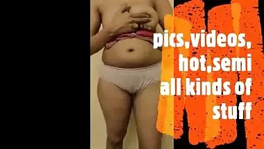 Social network model invites people to watch XXX video where she shakes sexy Desi body