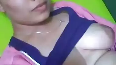 desi babe in salwar top hot boob and pussy rubbing show