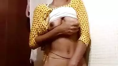 Sexy Tamil Girl Masturbating At Bathroom