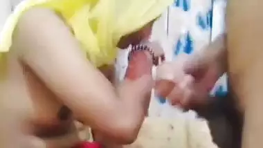Small boobs hijab girl desi blowjob to lover viral MMS