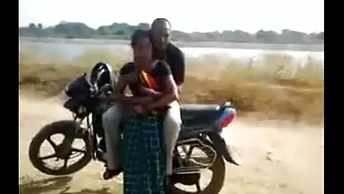 Indian village outdoor sex – paid slut gets fucked in road