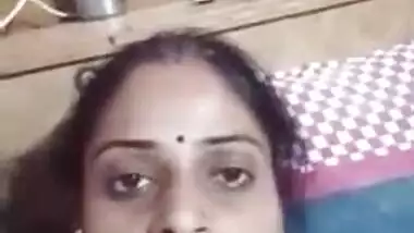 Bhabhi on video call getting horny pressing boob