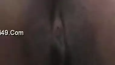 Cameraman chooses to film shaved XXX slit of Desi acquainted close-up