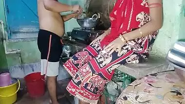 Indian Bengali Kitchen Pe Khana Bana Raha Tha Davor Or Vabi Ko Lagha Sex Ki Vuk Davor Ne Mast Choda Vabi Ko Kitchen Me