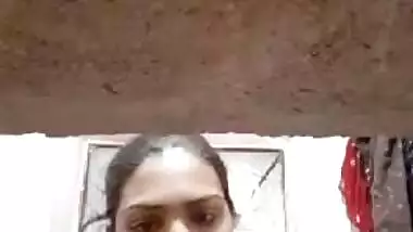 Sexy Bhabi Record her Nude Selfie (Updates )